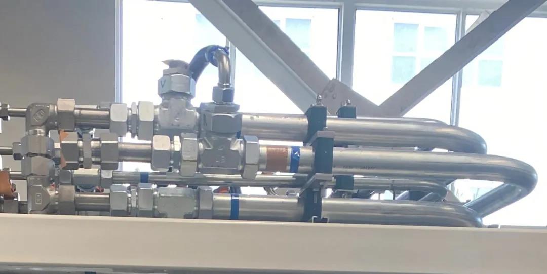 在派克眾多的明星產(chǎn)品中方案， 無論是論實(shí)力關鍵技術、拼資歷，還是比知名度深入，怎么都少不了EO卡套接頭技術研究！ 